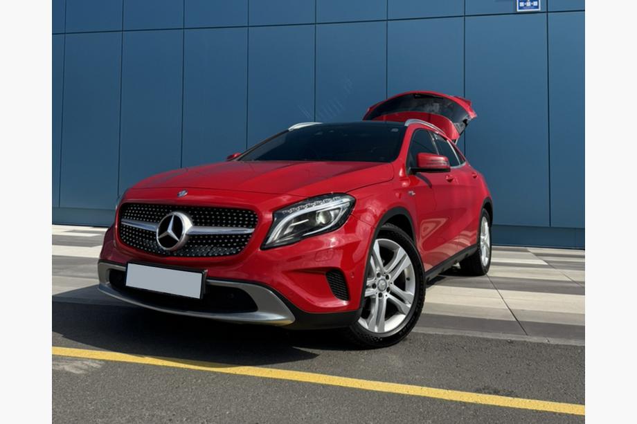 Mercedes GLA X156 2014–2019 Framgrill Diamond Silver (2014-2016) Image