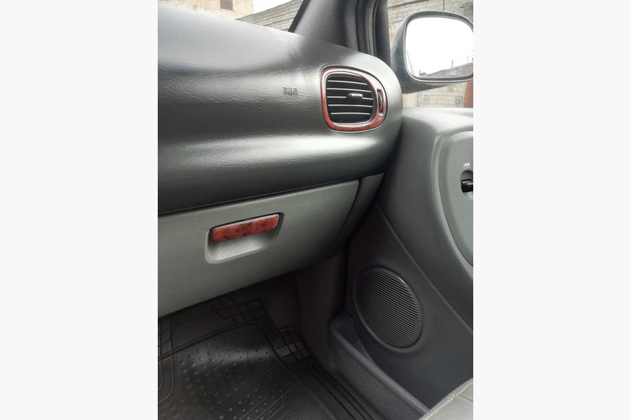 Chrysler Voyager 2001–2007 Instrumentpanelslister (Meric) Foto 4