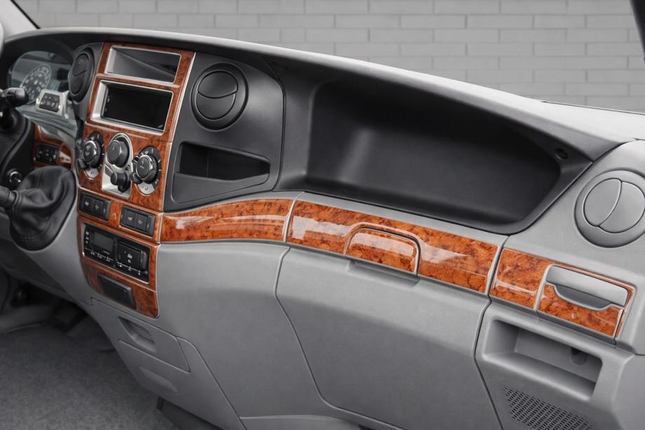 Iveco Daily 2006–2014 Instrumentpanelskydd Aluminium Image
