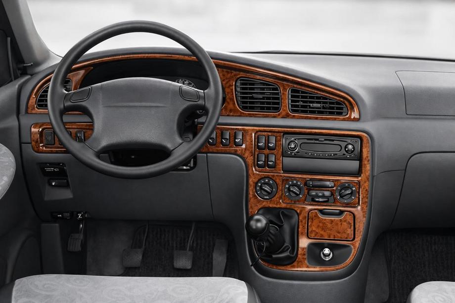Kia Carnival 2002–2013 Instrumentpanelskydd Image