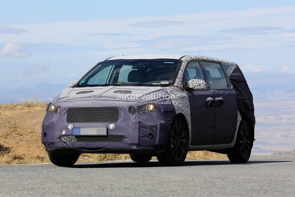KIA börjar testa nya minibussmodellen Sedona