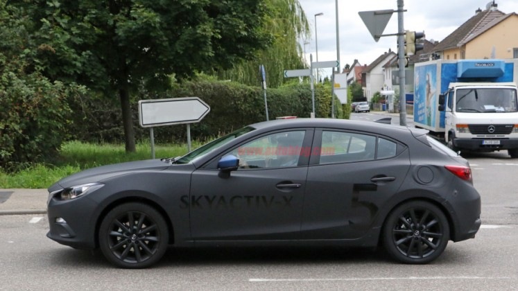 Mazda lanserar nya 3 med innovativ motor