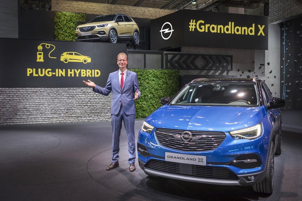 Opel presenterade sin första hybridbil