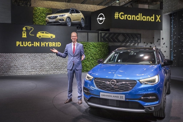 Opel presenterade sin första hybridbil
