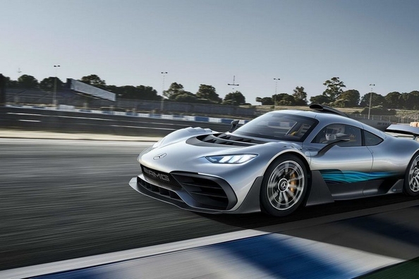 Mercedes-AMG:s eldrivna hyperbil Project One med 1000 hk