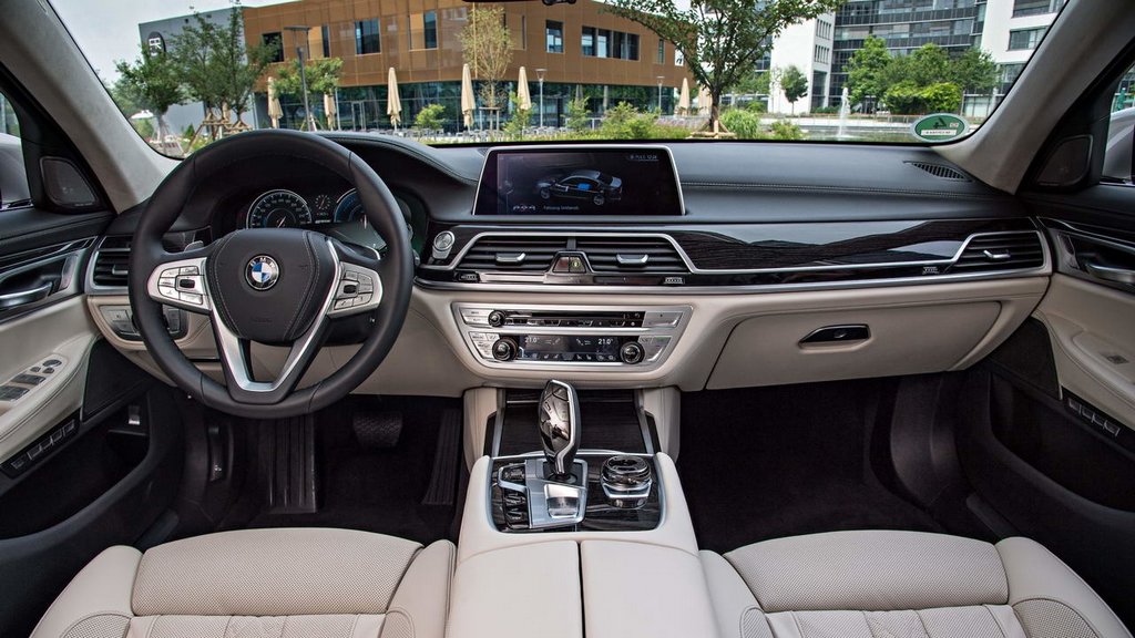 BMW kompletterar 7-serien med hybridmodeller