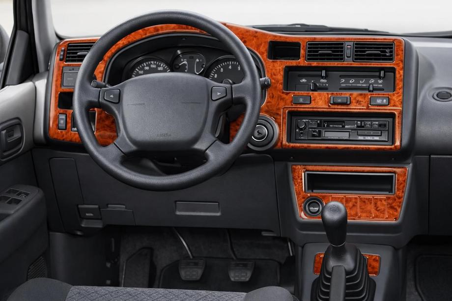 Toyota Rav 4 1996–2001 Instrumentpanelskydd Aluminium Image