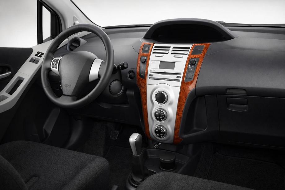 Toyota Yaris 2006–2011 Instrumentpanelskydd Foto 1