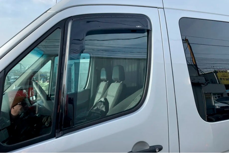 Mercedes Sprinter W906 2006–2018 Självhäftande vindavvisare för rutor (2 st, HIC) Foto 9