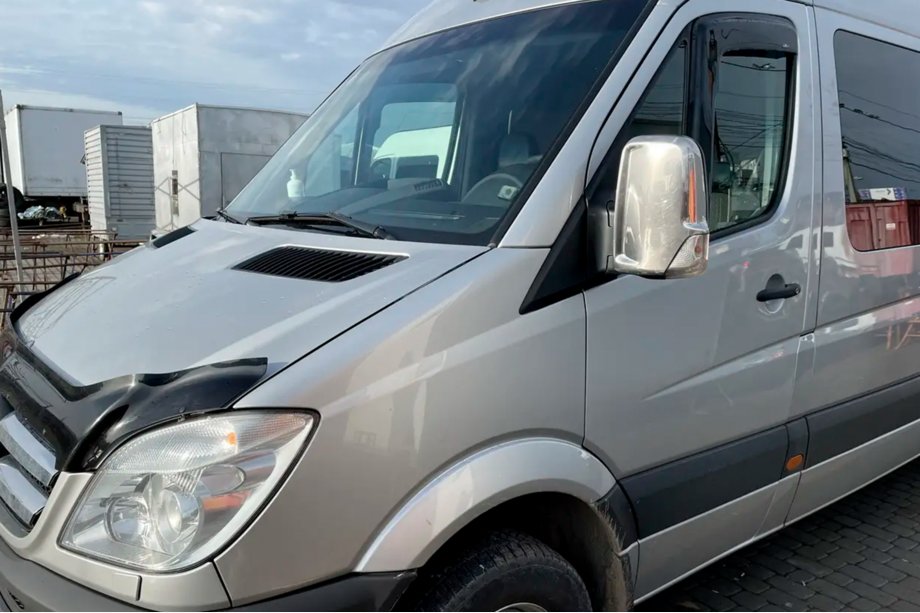 Mercedes Sprinter W906 2006–2018 Självhäftande vindavvisare för rutor (2 st, HIC) Foto 10