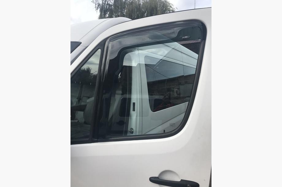 Mercedes Sprinter W906 2006–2018 Självhäftande vindavvisare för rutor (2 st, HIC) Foto 11