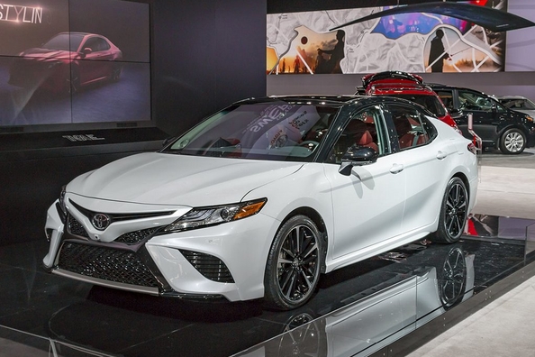 Recension av Toyota Camry årsmodell 2018