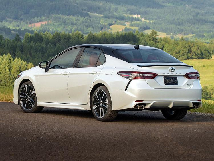 Recension av Toyota Camry årsmodell 2018