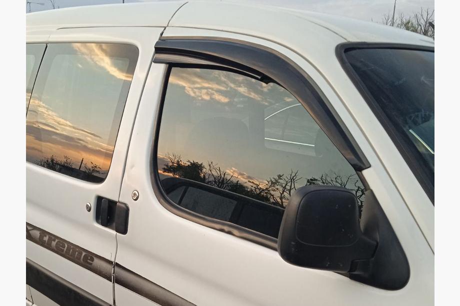Citroen Berlingo 1996–2008 Vindavvisare för sidorutor (2 st, Sunplex Sport) Image