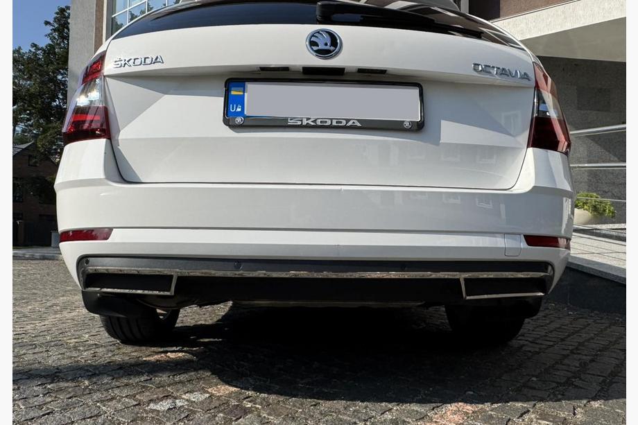 Skoda Octavia III A7 2013–2019 Bakre diffusorlist (2013-2017, rostfritt stål) Carmos - turkiskt stål Foto 7