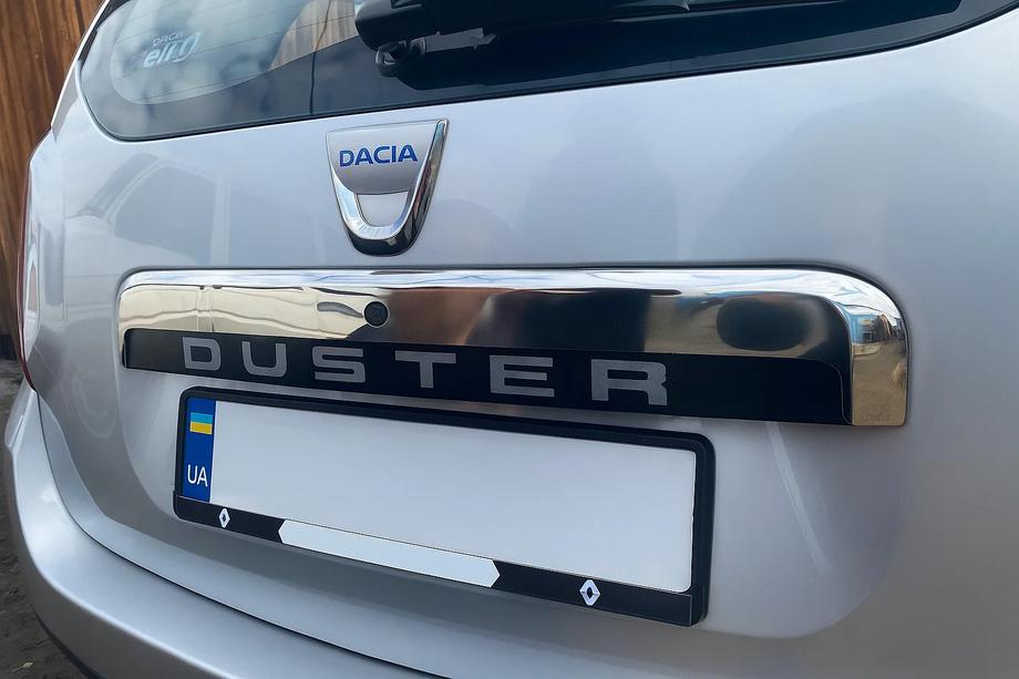 Renault Duster 2008–2017 Övre list ovanför registreringsskylten (rostfritt stål) Image