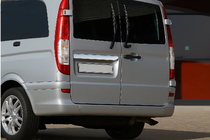 Mercedes Viano 2004–2014 List ovanför registreringsskylten (2-dörrars, rostfritt stål) foto 4