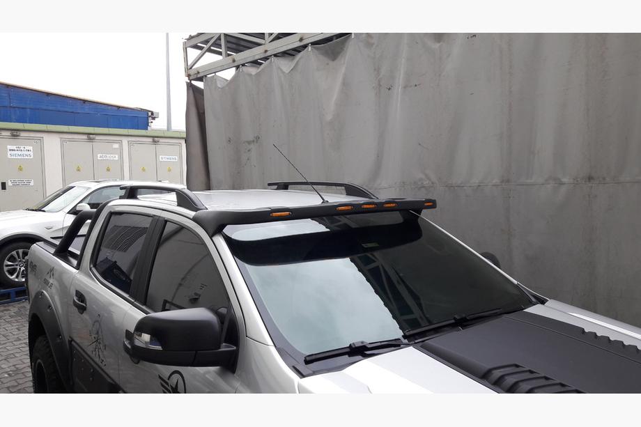 Ford Ranger 2011–2022 LED vindrutevisir V1 Foto 1