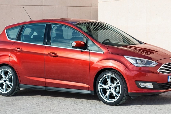 Test av den kompakta femsitsiga minivanen Ford C-Max