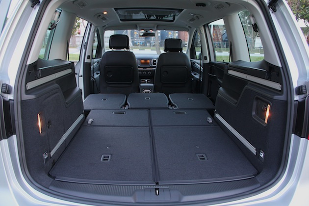 Minibussen Volkswagen Sharan i andra generationen