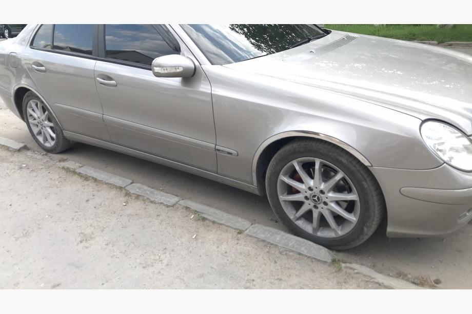 Mercedes E-klass W211 2002–2009 Hjulhuslister (4 st, rostfritt stål) Foto 2