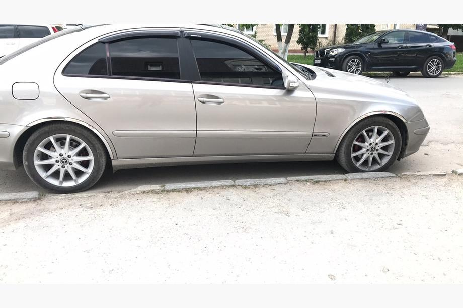 Mercedes E-klass W211 2002–2009 Hjulhuslister (4 st, rostfritt stål) Foto 4