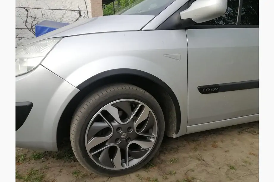 Renault Scenic/Grand 2003–2009 Hjulhuslister (4 st, svarta) Image