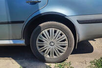Skoda Octavia I Tour A4 1996–2010 Hjulhuslister (4 st, svarta) Metall foto 2