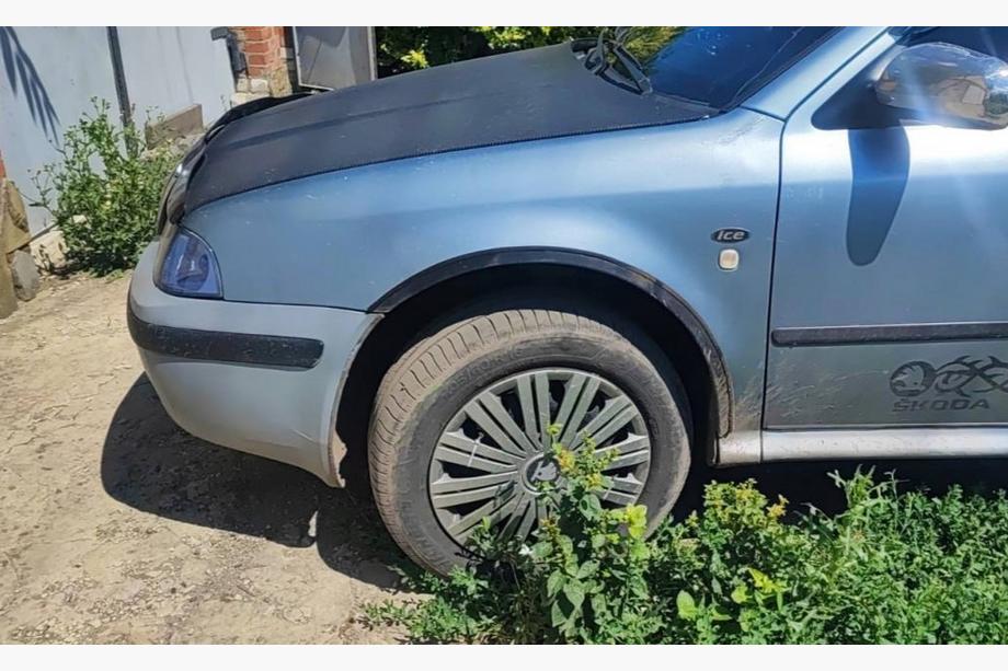Skoda Octavia I Tour A4 1996–2010 Hjulhuslister (4 st, svarta) Metall Image