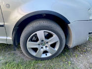Skoda Superb 2001–2009 Hjulhuslister (4 st, svarta) Metall foto 2