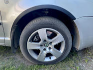 Skoda Superb 2001–2009 Hjulhuslister (4 st, svarta) Metall foto 5