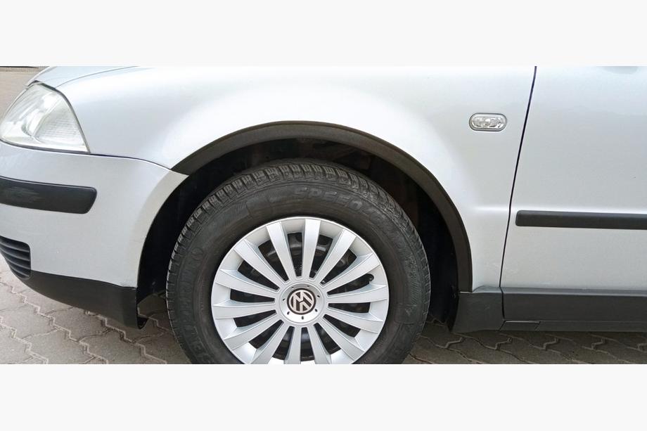Volkswagen Passat B5 1997–2005 Hjulhuslister (4 st, svarta) SW, 2000-2006, metall Image
