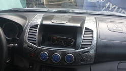 Mitsubishi L200 2006–2015 Instrumentpanelslister (11 delar) foto 6