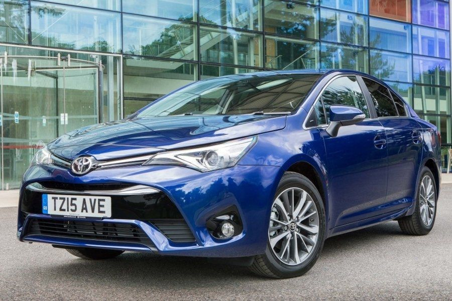 Test av uppdaterade sedanen Toyota Avensis