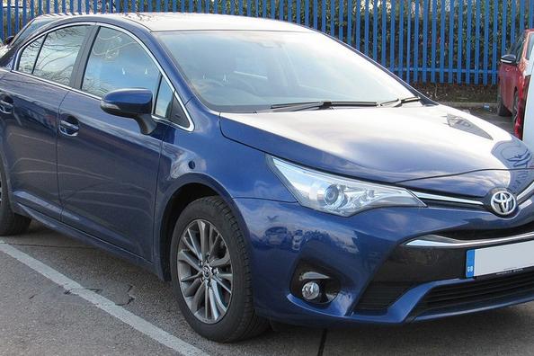 Test av uppdaterade sedanen Toyota Avensis