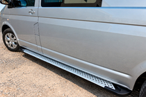 Volkswagen T5 Caravelle 2004–2010 Sidosteg i X5-utförande (2 st, aluminium) Kort hjulbas foto 3