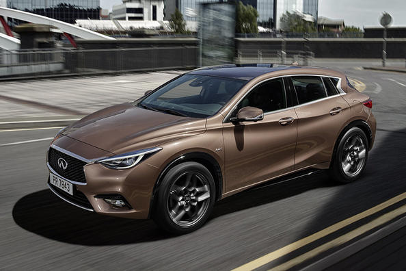 Test av premiumhalvkombin Infiniti Q30