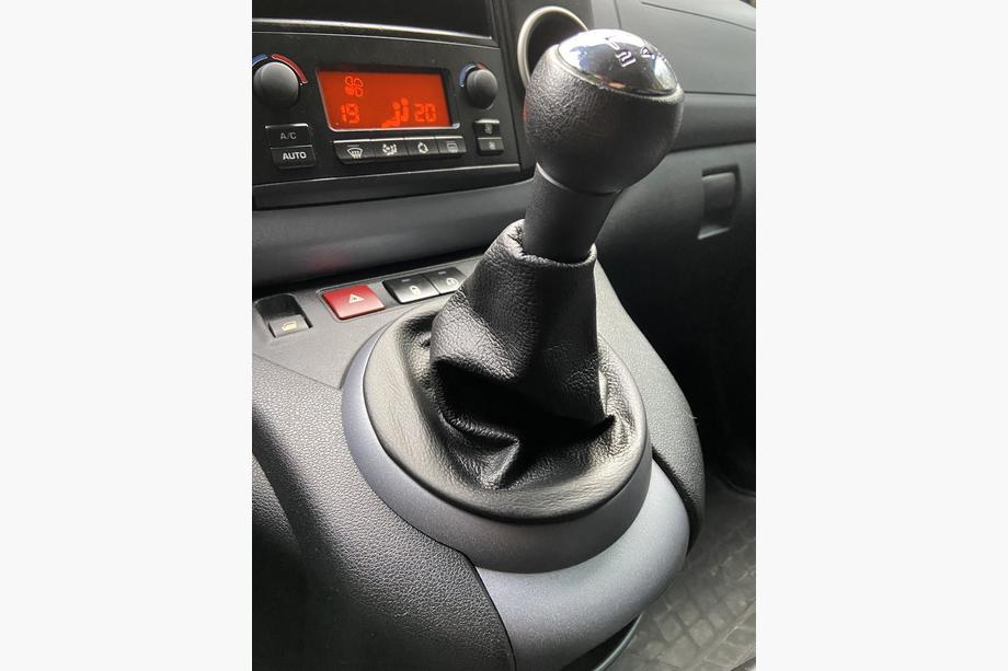 Citroen Berlingo 2008–2018 Växelspaksdamask (läder) Foto 2