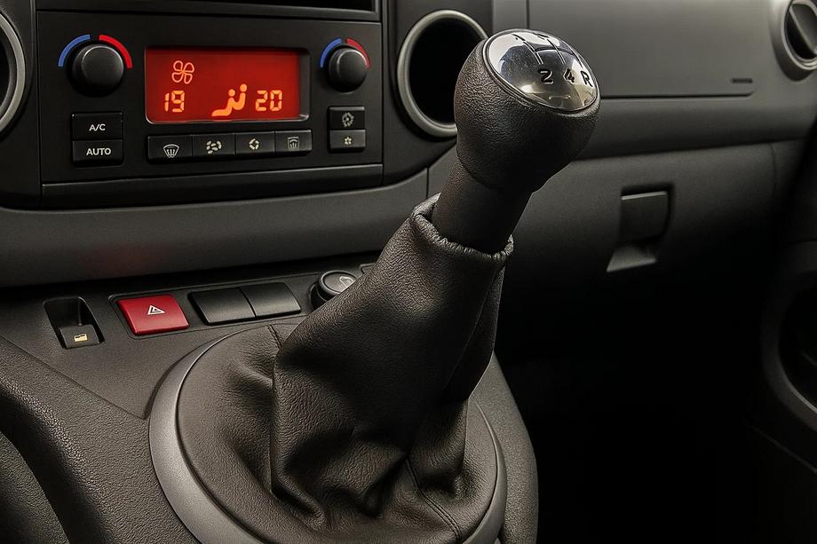 Citroen Berlingo 2008–2018 Växelspaksdamask (läder) Foto 1