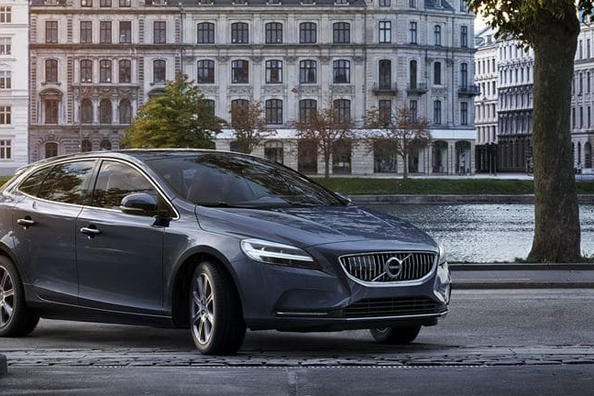 Femdoorars halvkombi Volvo V40