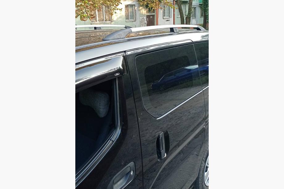 Nissan NV200 2009– Kromade takrails Image