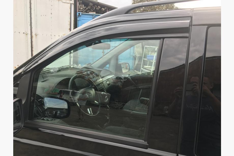 Mercedes Vito W639 2004–2014 Vindavvisare för sidorutor (2 st, Sunplex Sport) Foto 7