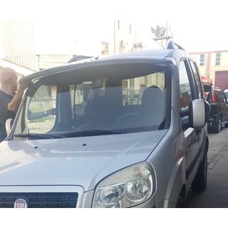 Vindrutespoiler (svart blank, 5 mm) Fiat Doblo I 2001–2005 foto 3