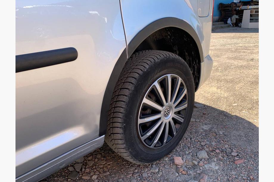 Volkswagen Caddy 2010–2015 Hjulhuslister (matt svart) Kort hjulbas, 2 sidodelar (plast) Image