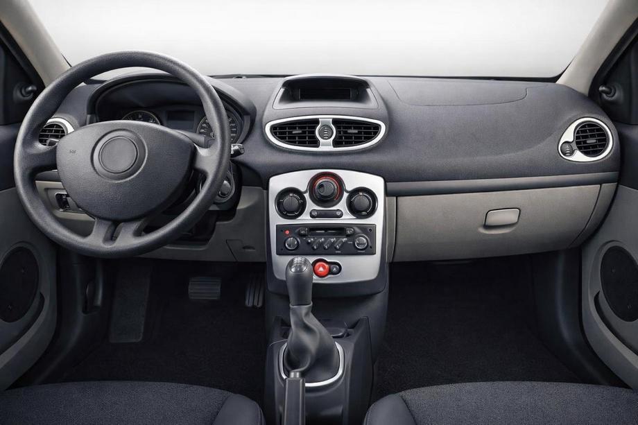 Renault Clio III 2005–2012 Instrumentpanelskydd 2008-2012 Image