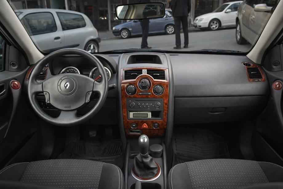 Renault Megane II 2004–2009 Instrumentpanelinlägg, 17 delar (Meric, Turkiet) Kolfiber Image