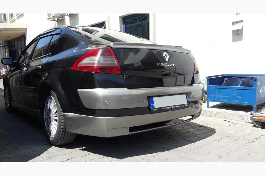Renault Megane II 2004–2009 Bakre diffusor (för lackering) Image