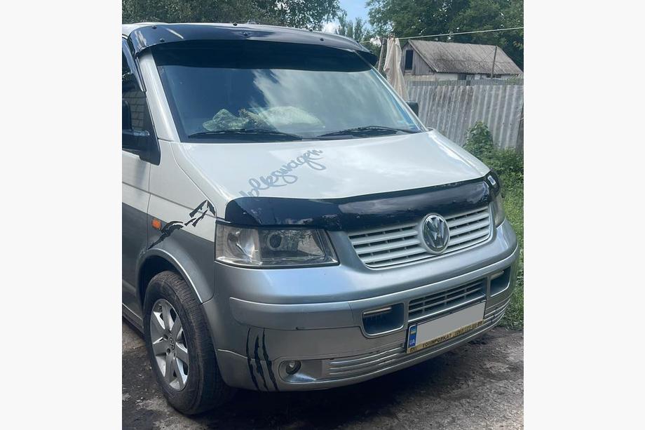 Volkswagen T6 2015–2024 Vindrutespoiler (svart blank, 5 mm) Image