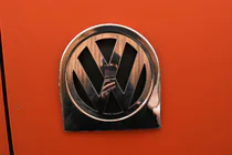 Volkswagen Caddy 2004–2010 Ram till bakre logotyp (rostfritt stål) foto 1