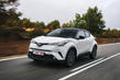 Kompakt stads-crossover Toyota C-HR foto 2